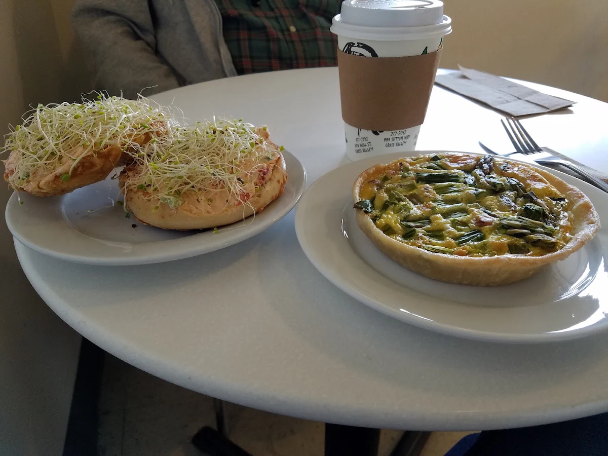 Bagel with Cream Cheese & Asparagus Garlic Quiche