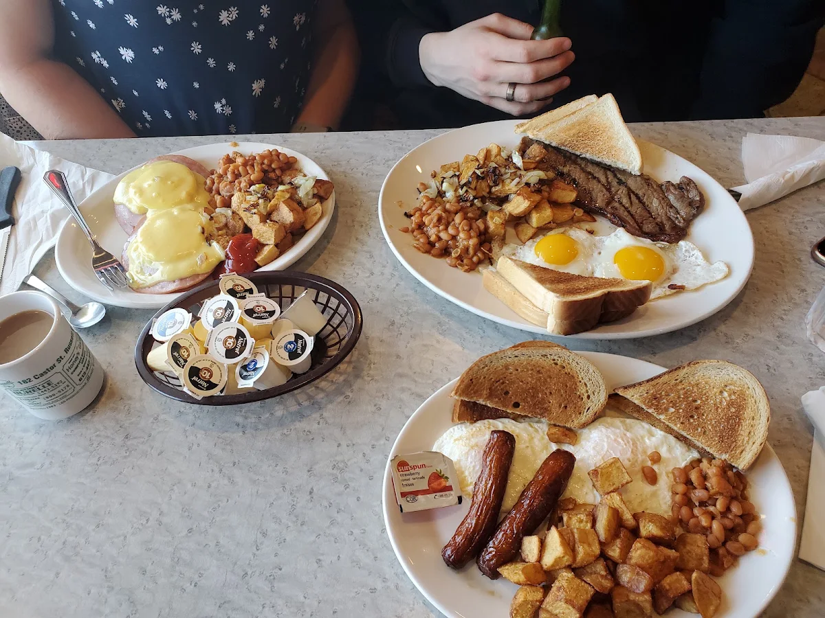 Highlights, Russell Restaurant