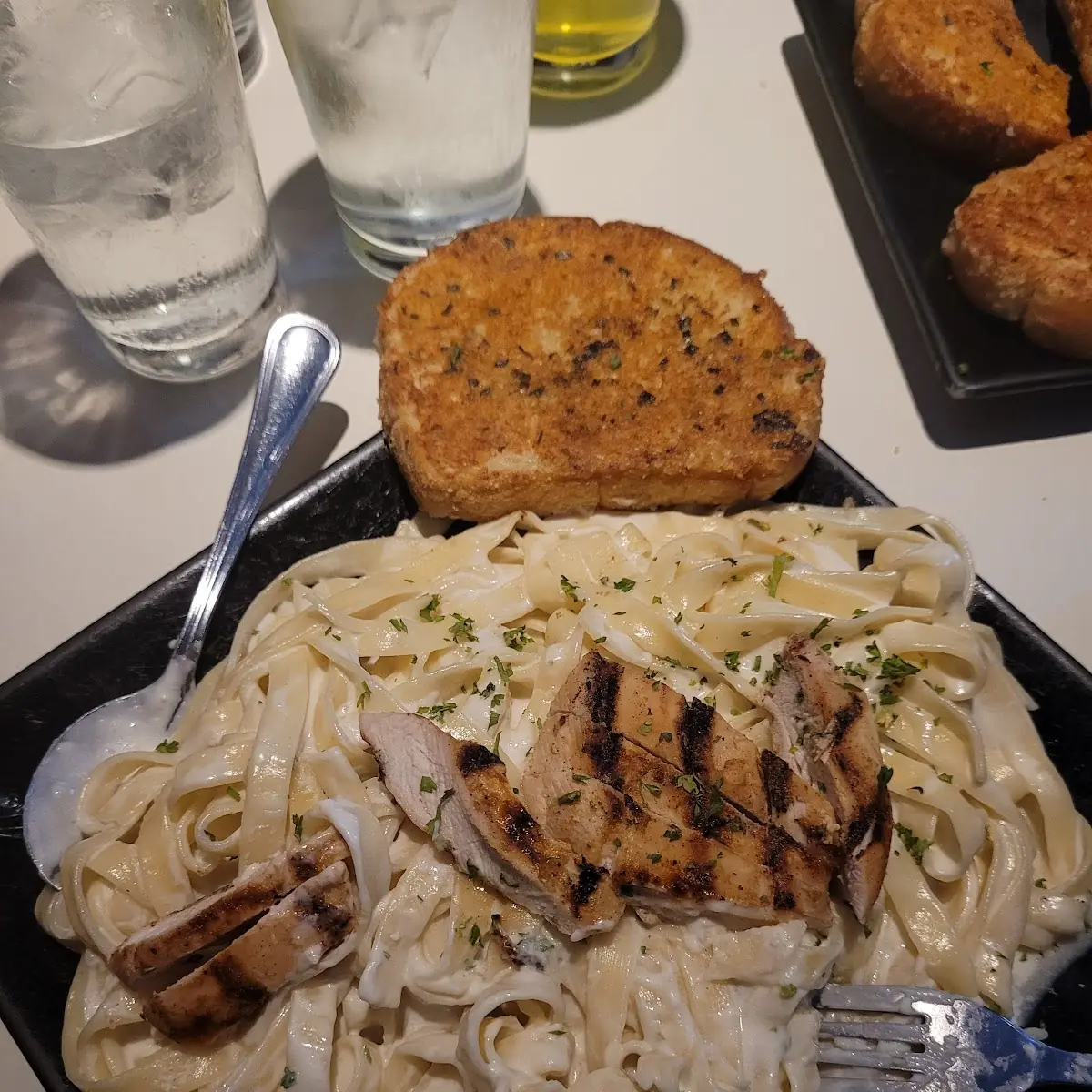 Chicken Fettuccine Alfredo with Garlic Bread