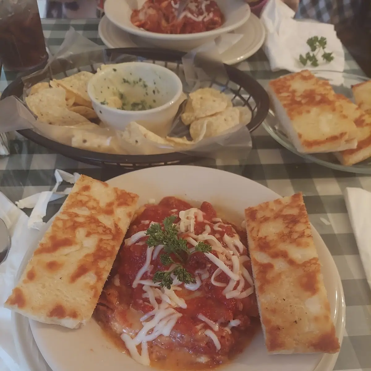 Lasagna w Garlic Bread