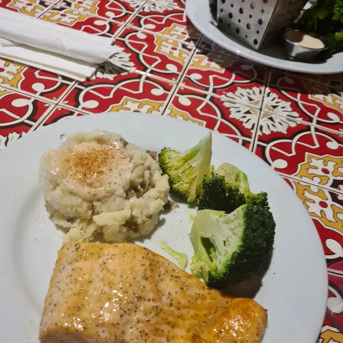 Salmon Y Papas Majadas