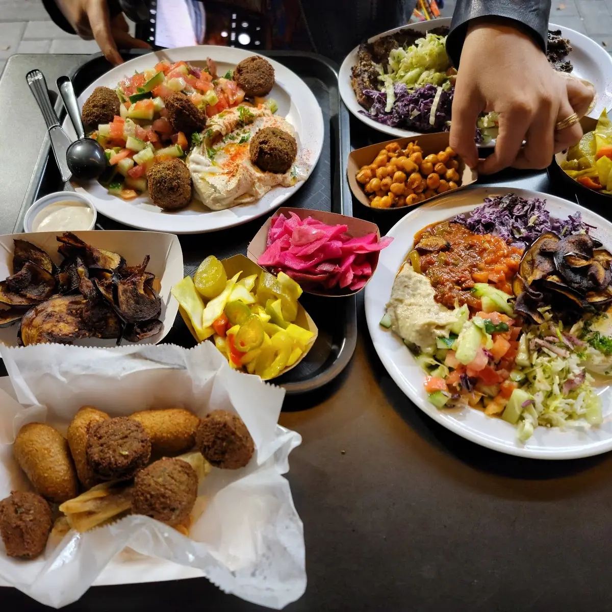Hummus plate w/5pc falafel