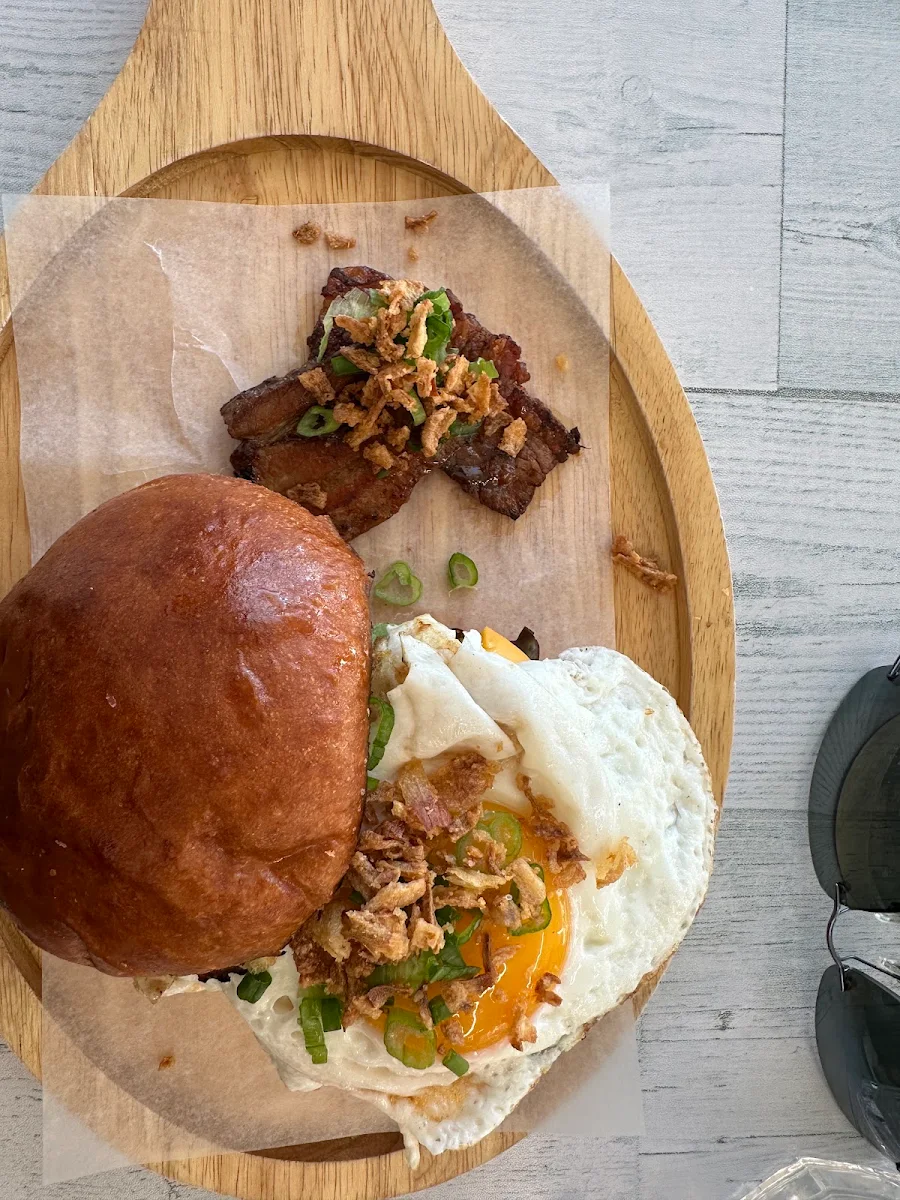 Breakfast Burger, Bonjour Saigon