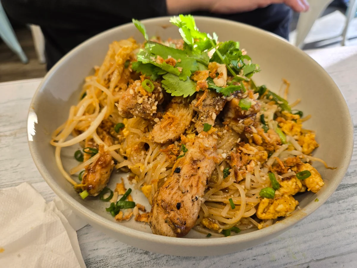 Chicken Drunken Noodles, Bonjour Saigon