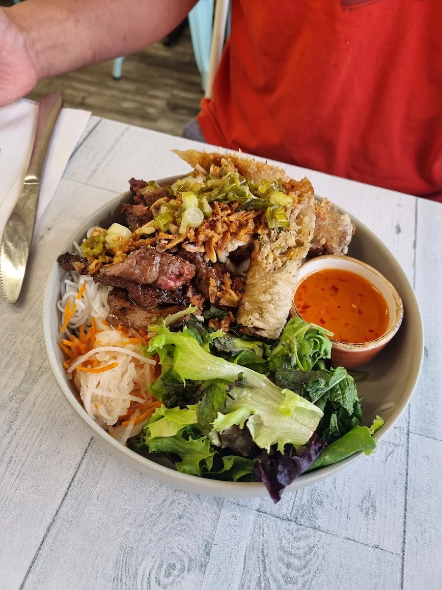 Vermicelli Bowl with Steak, Bonjour Saigon
