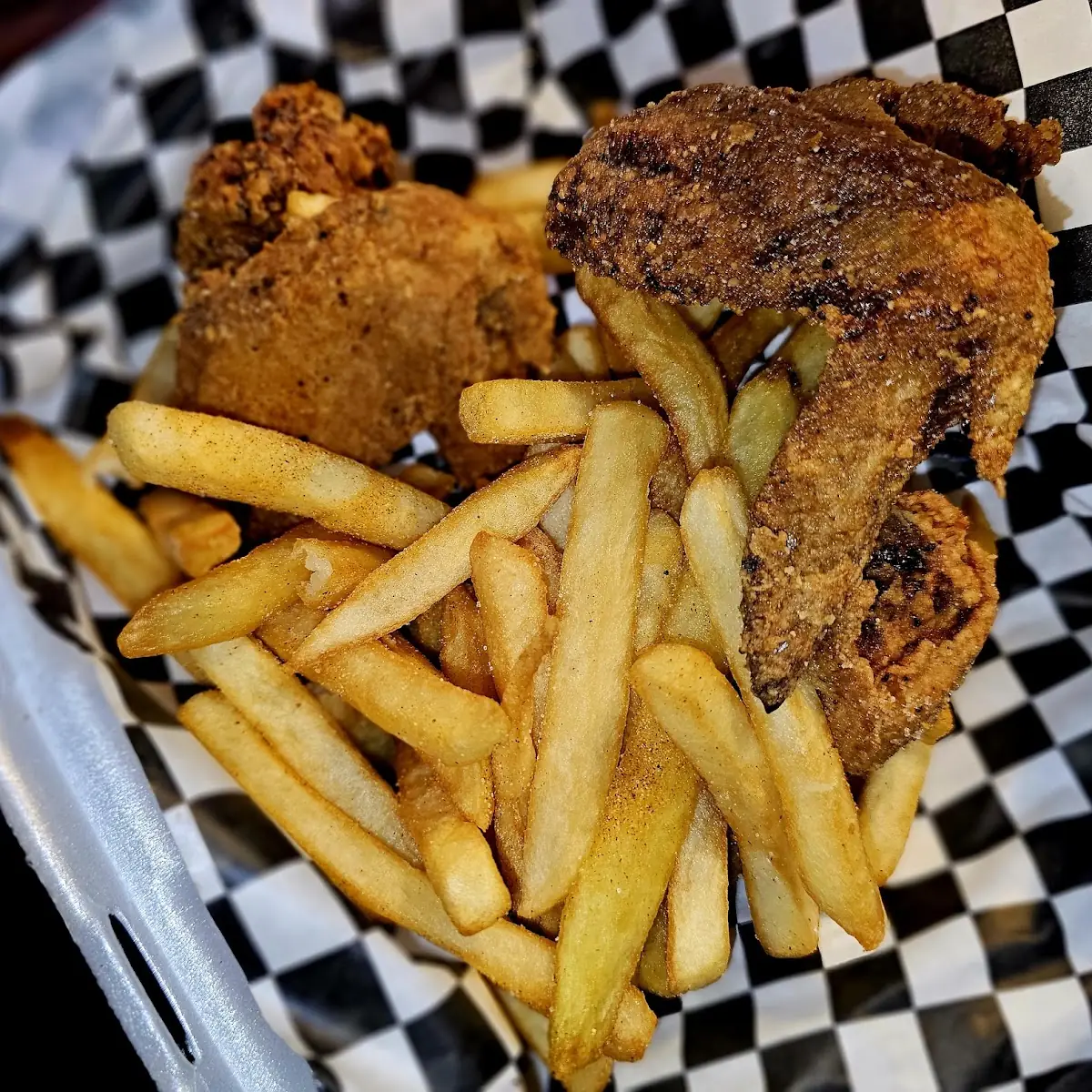 Fried Chicken Wings with Fries
