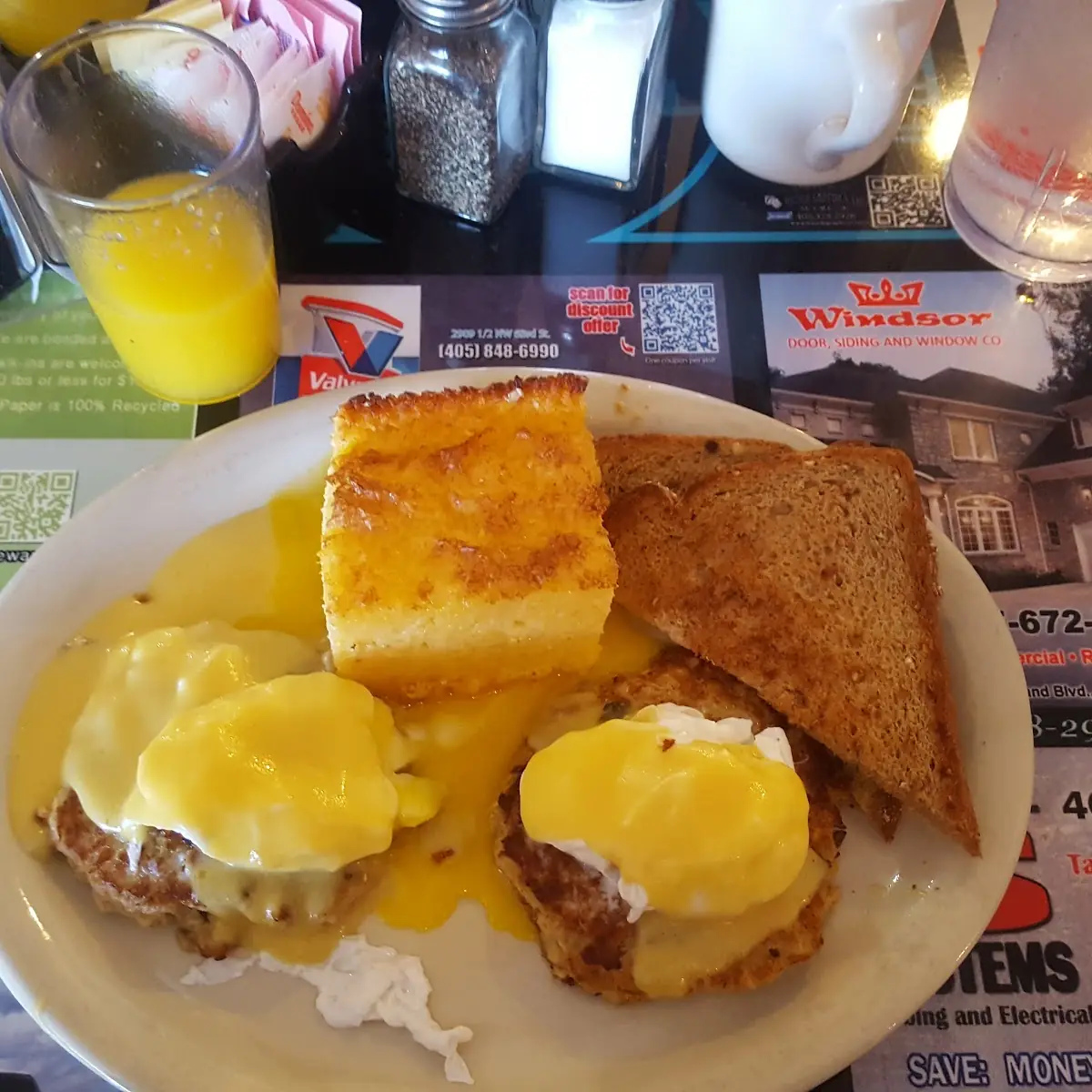 Crab Cakes Benedict