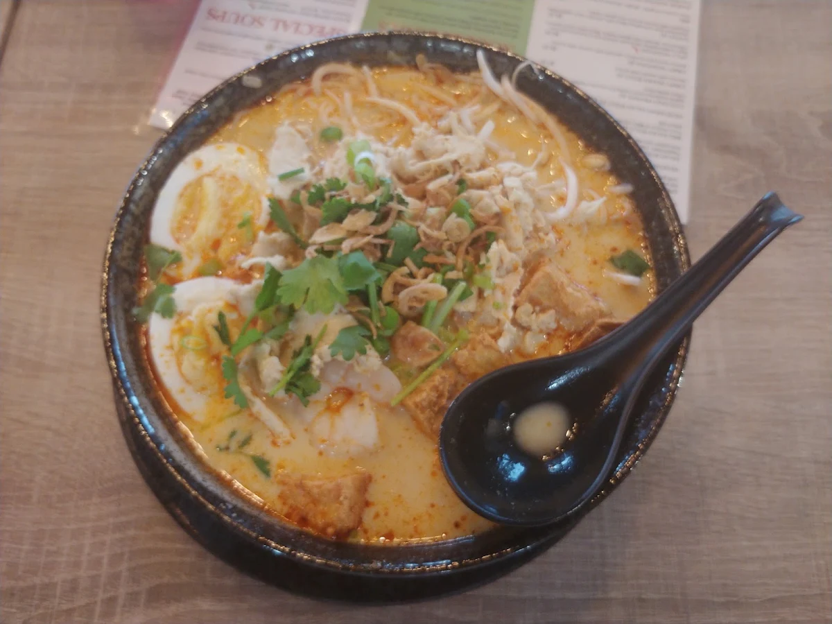 Laska Soup, Basil Leaf Asian Fusion Restaurant - Highway 97 Noodle House