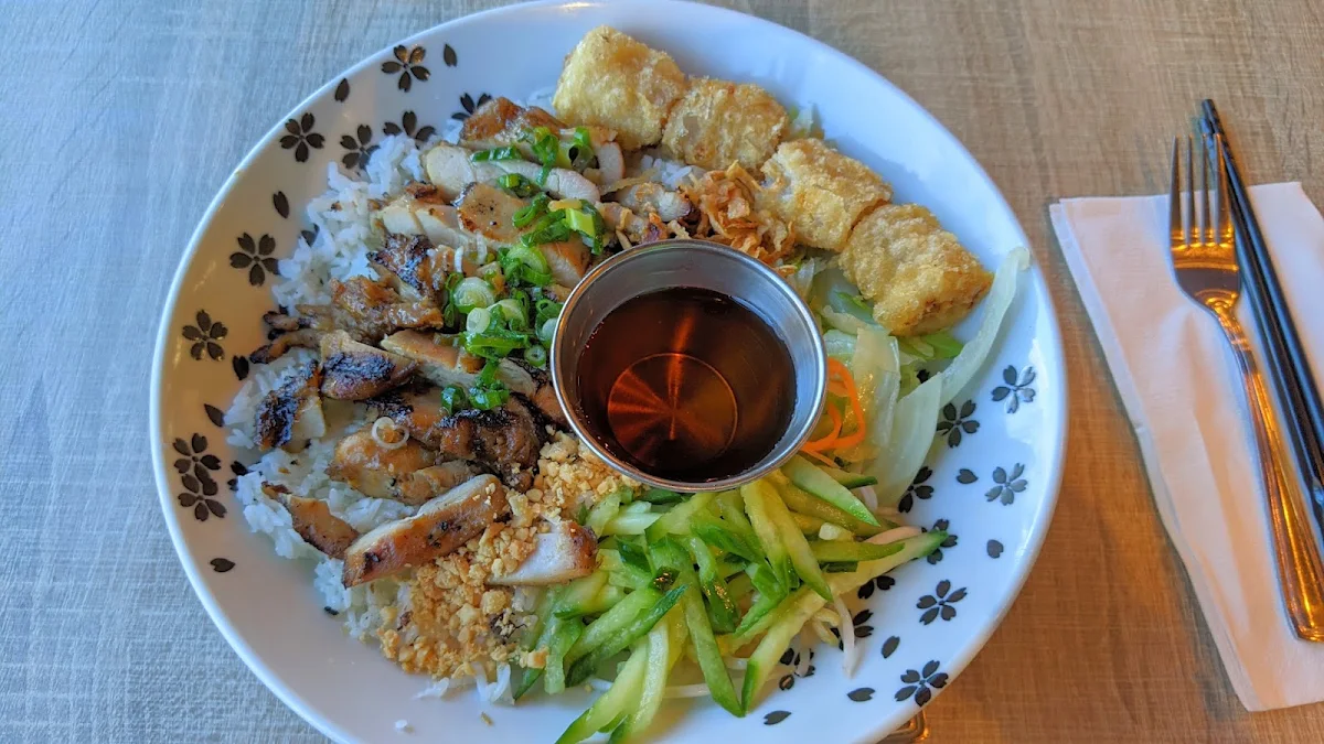 Special Vermicelli Noodle Bowl, Basil Leaf Asian Fusion Restaurant - Highway 97 Noodle House
