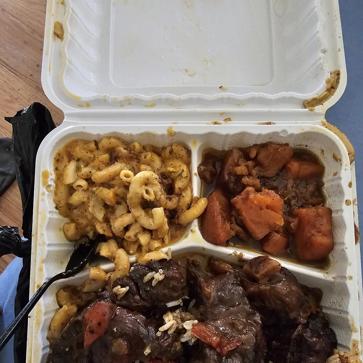 Mac N Cheese Yams & Oxtails