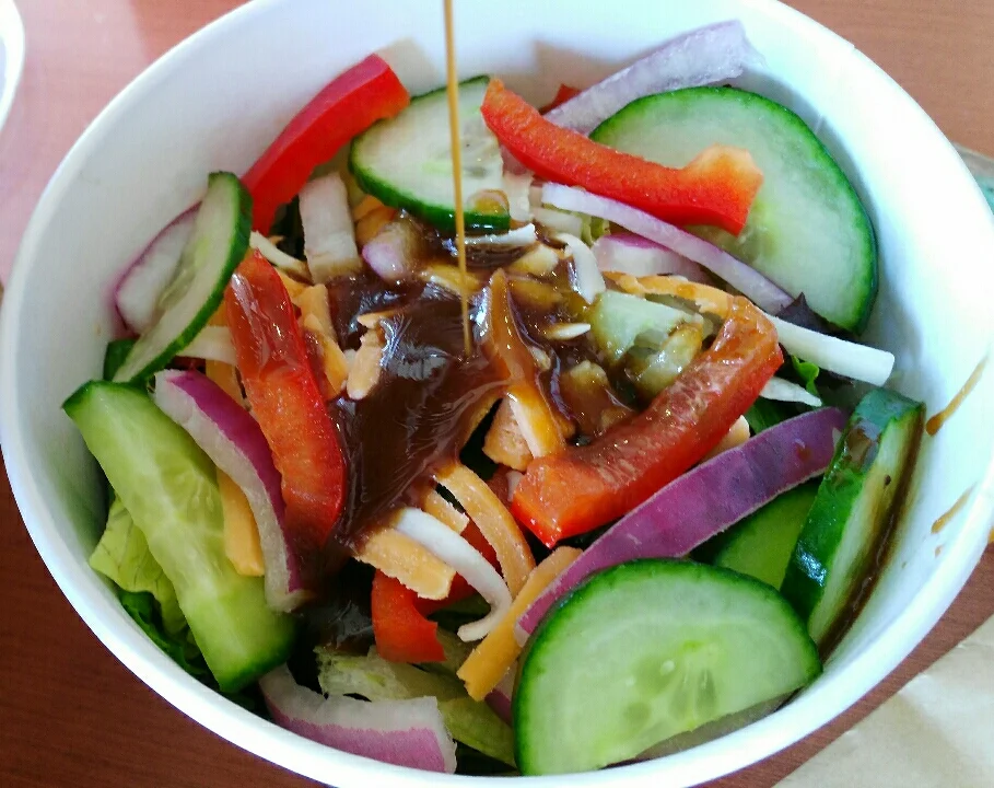 Garden Salad with Balsamic Vinegar