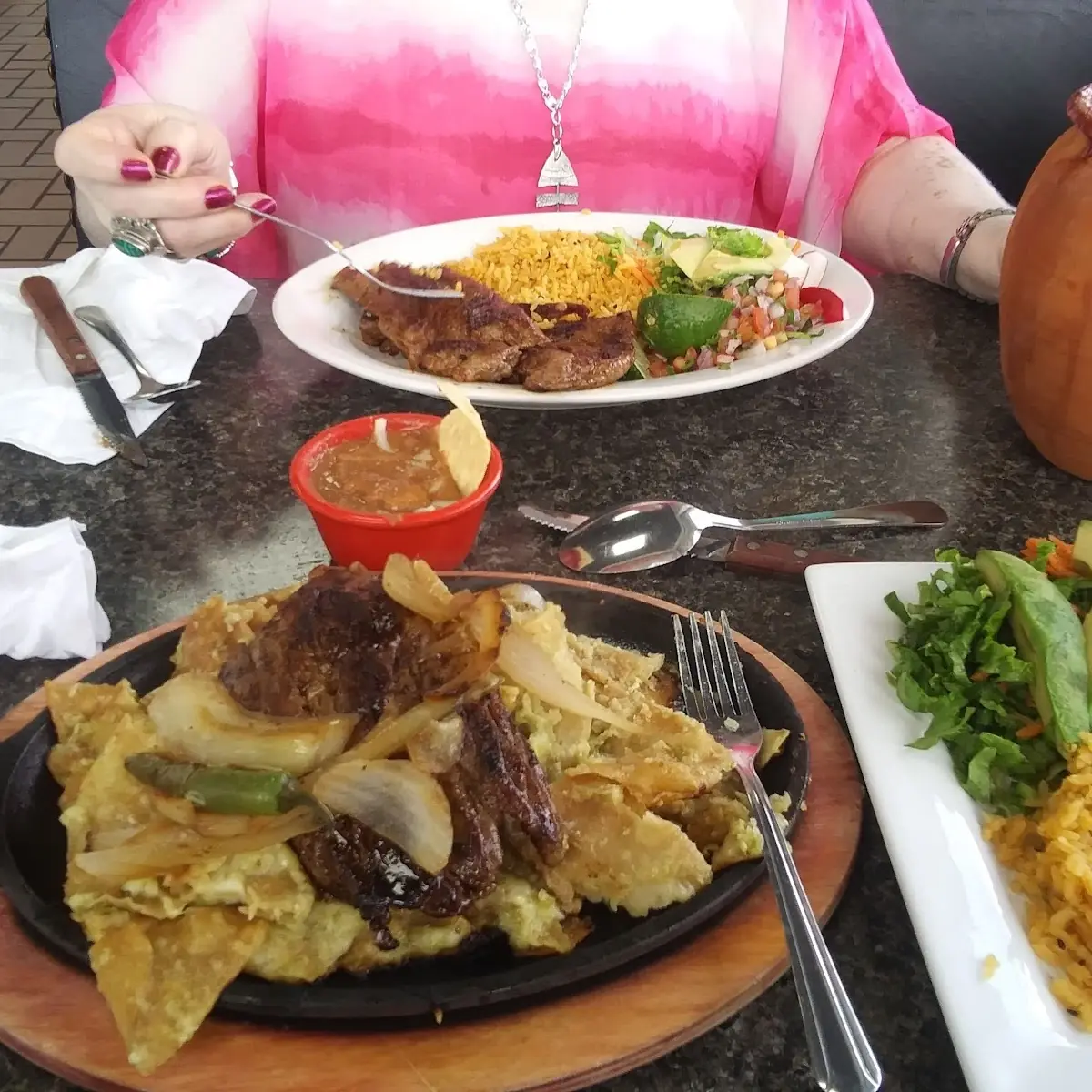Chilaquiles Verdes Con Bistec