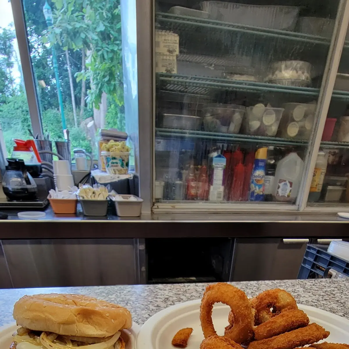 Cheeseburger with Onion Rings