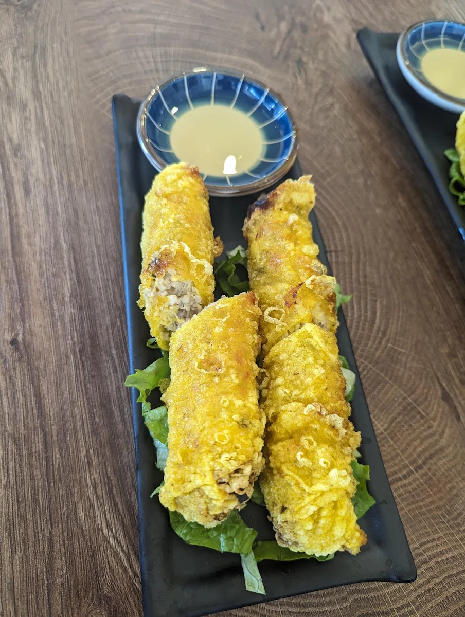 B03 - Vermicelli Bowl with Grilled Pork, Spring Roll