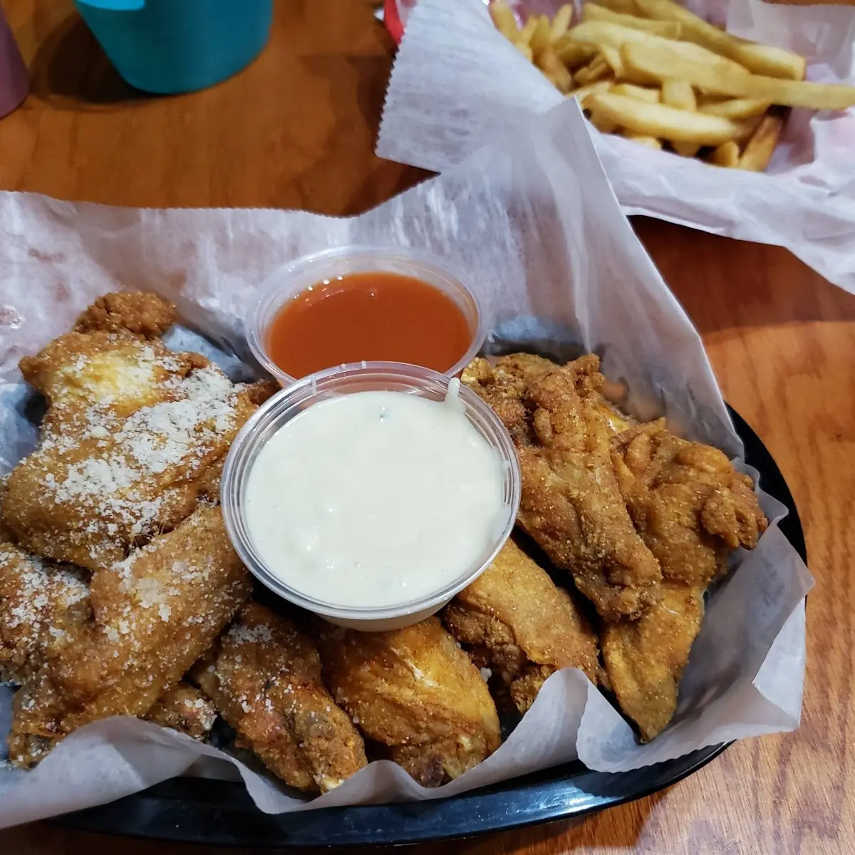 Garlic Parmesan & Buffalo Wings w Fries