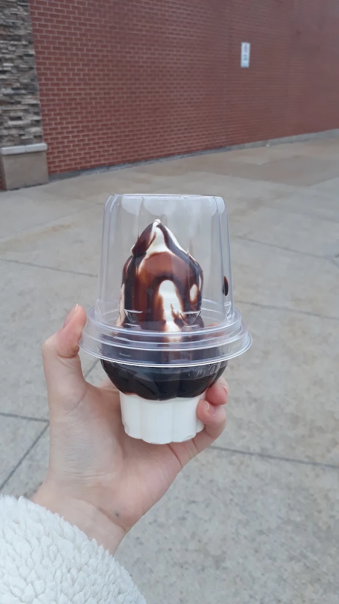 Sundae, Dairy Queen Grill & Chill