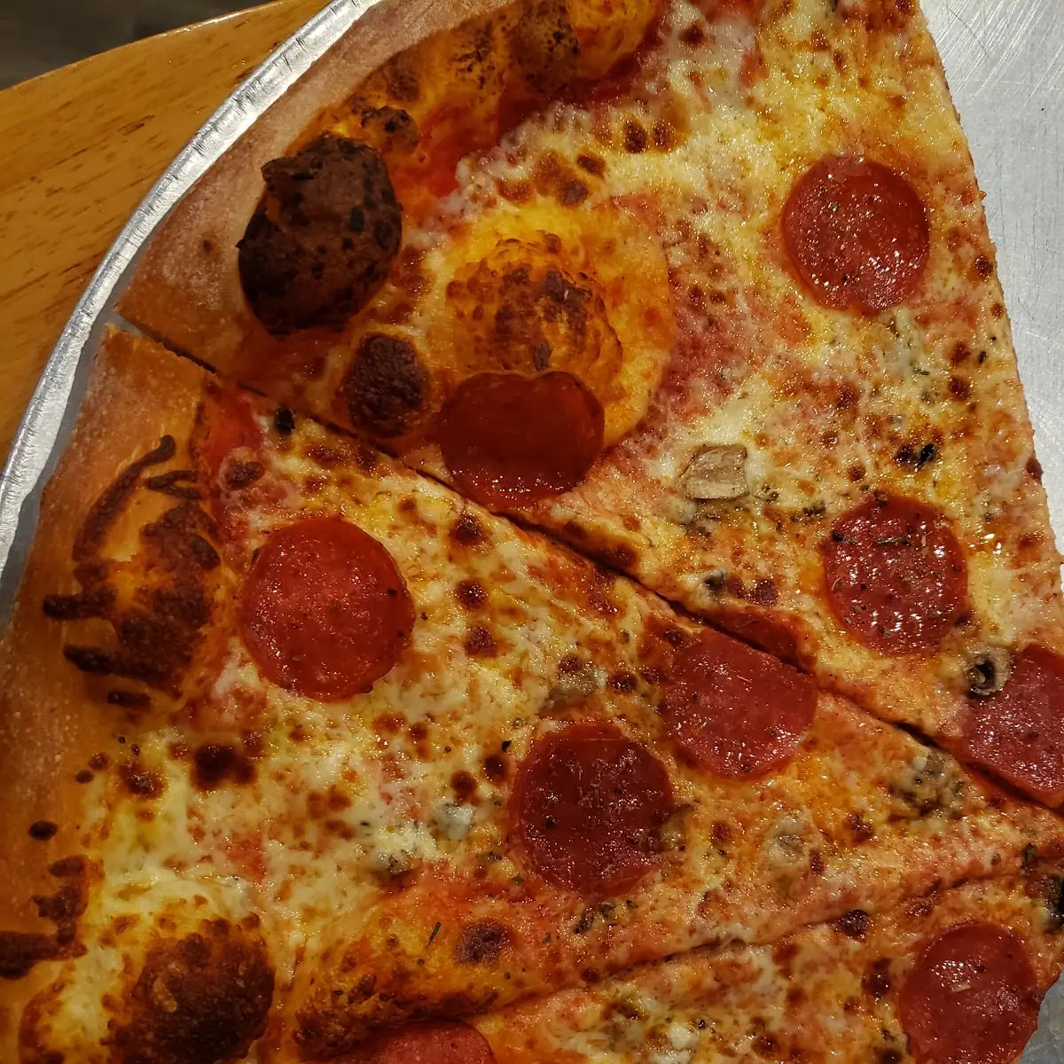 Pepperoni & Mushroom Pizza