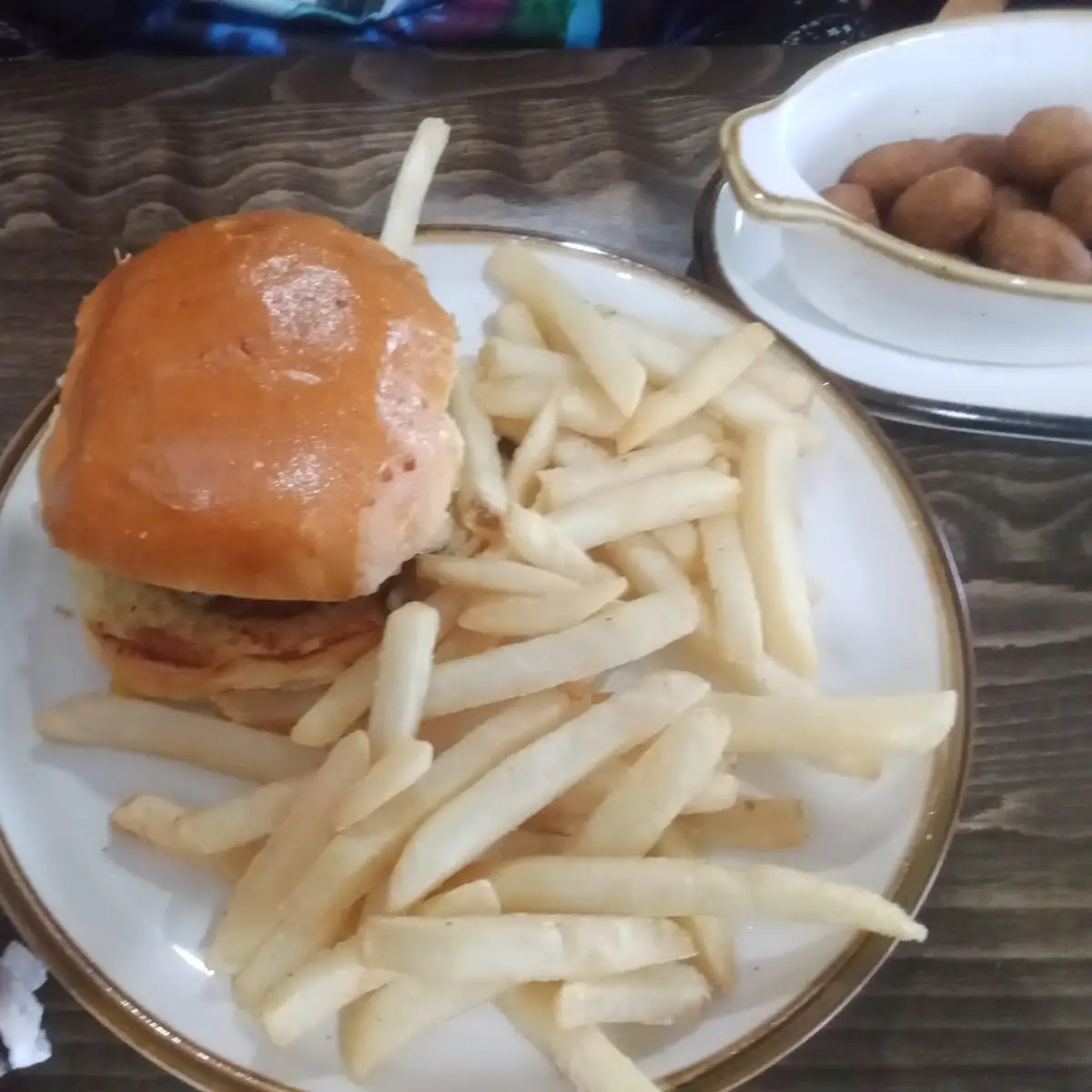 Mushroom Swiss Burger w Extra Cheese