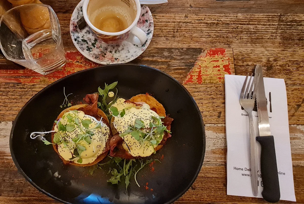 Eggs Benedict, Bay 101