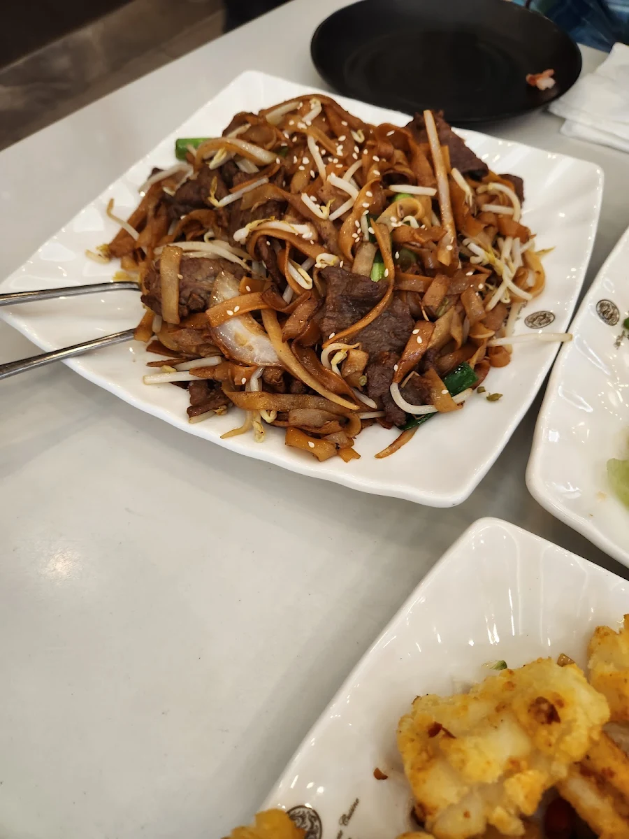 Typhoon Bean Sprout Fried Noodles, 漁港灣 Lobster Harbour