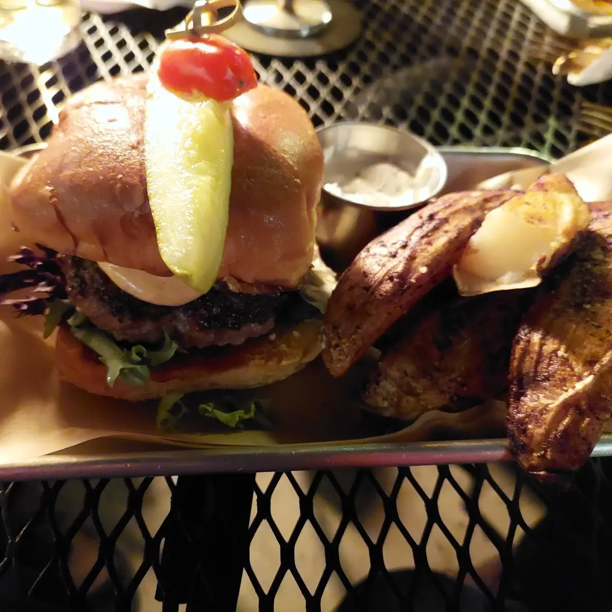 Hill Classic Euro Burger