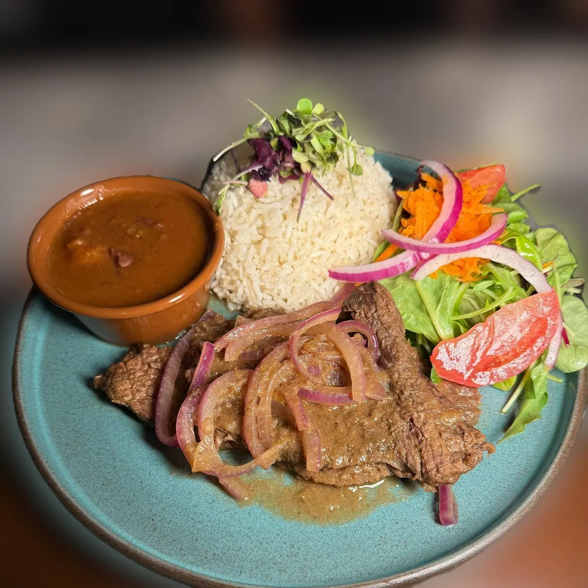 Bistec Encebollado