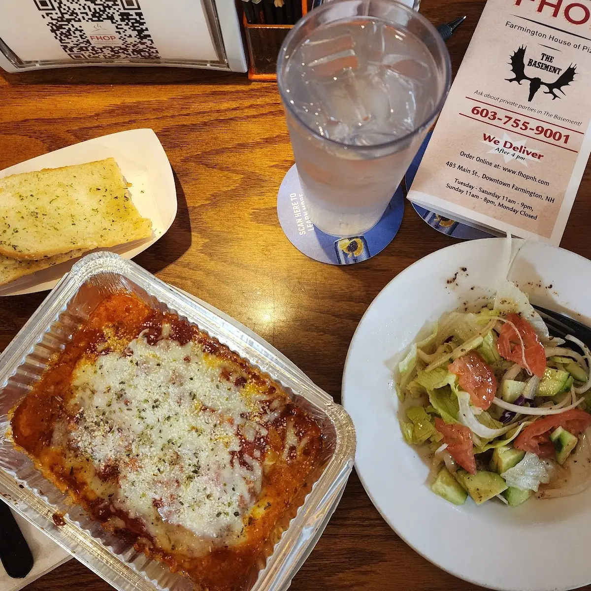 Lasagna w Salad & Garlic Bread