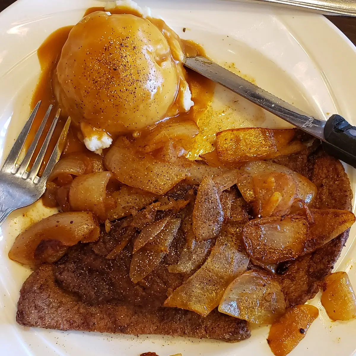 Liver and Onions with Mashed Potatoes