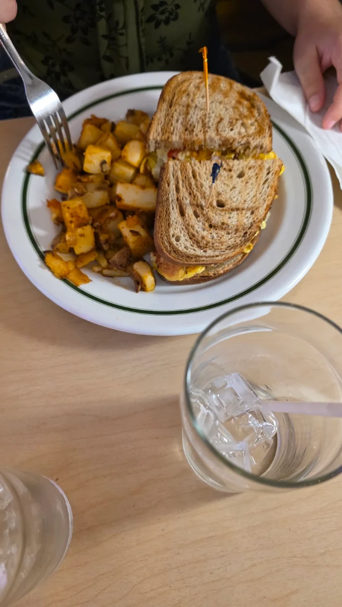 Highlights, Passmores Diner