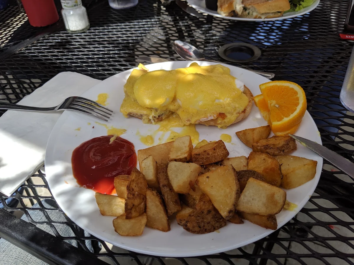 Eggs Benedict with Home Fries