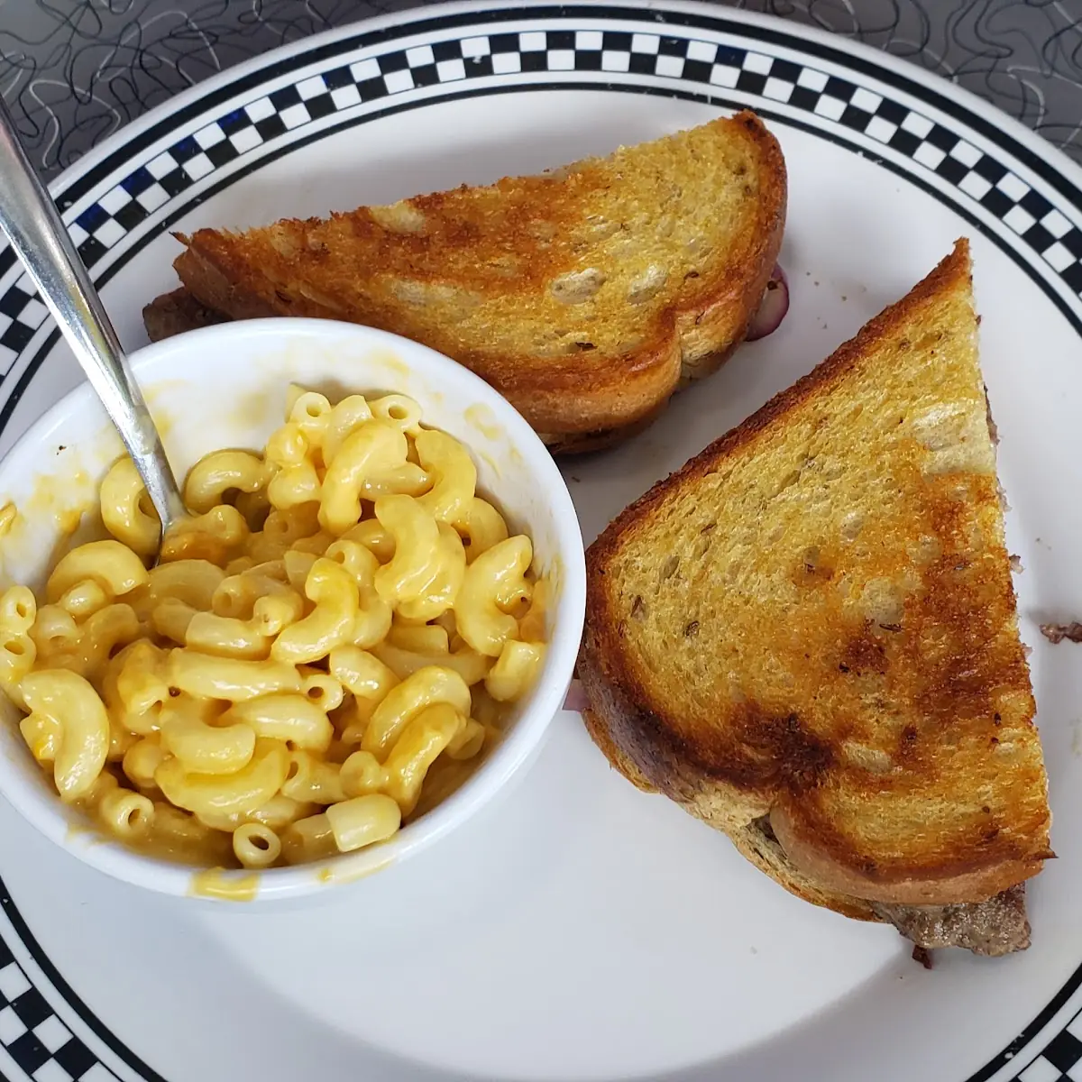 Patty Melt with Mac and Cheese