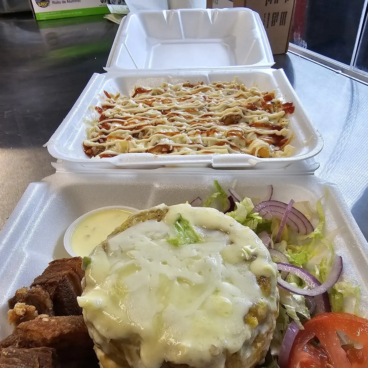Yaroa Y Mofongo De Chicharrón