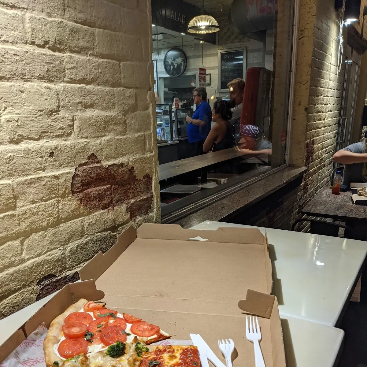 Mozzarella Tomato Pizza