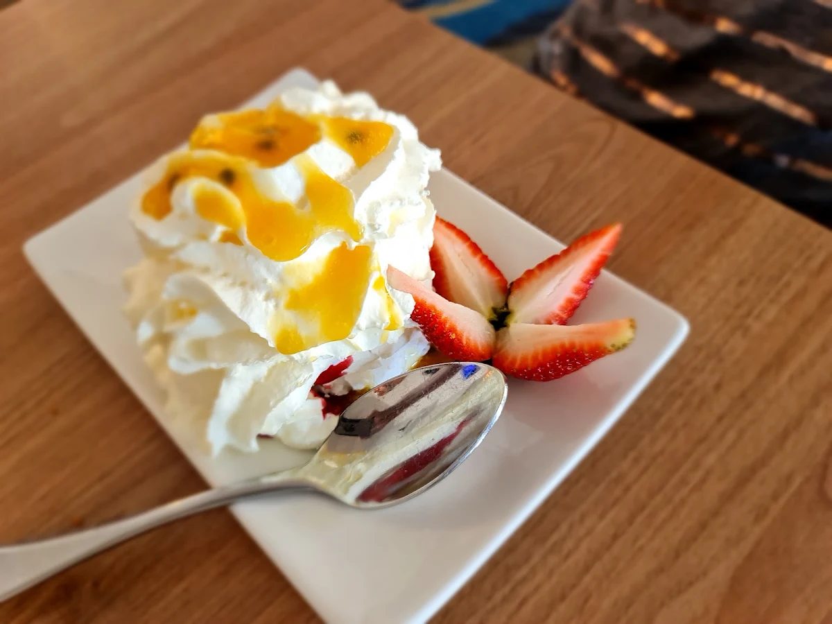 Pavlova, Maroochy Bridge Hotel