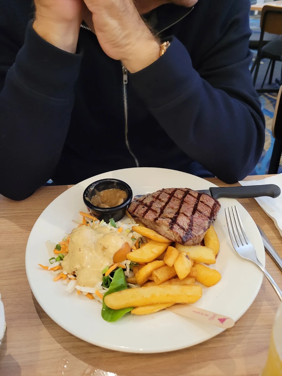 Steak Chips and Salad, Maroochy Bridge Hotel