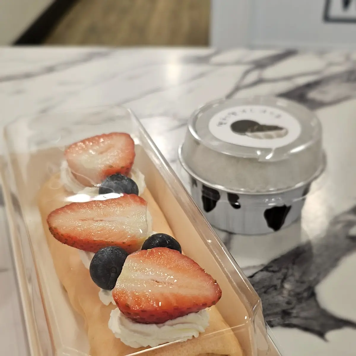 Crepe Roll Strawberry