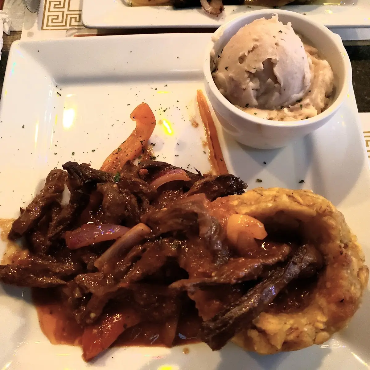 Mofongo Relleno De Churrasco En Salsa Criolla