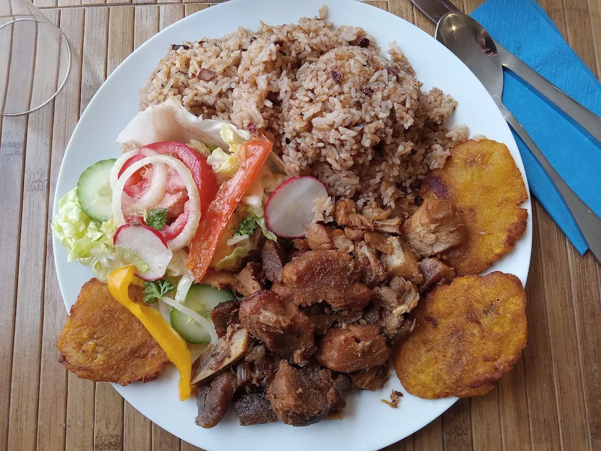 GRIOT Con Arroz Y Plátanos Fritos, Bananier Antillais