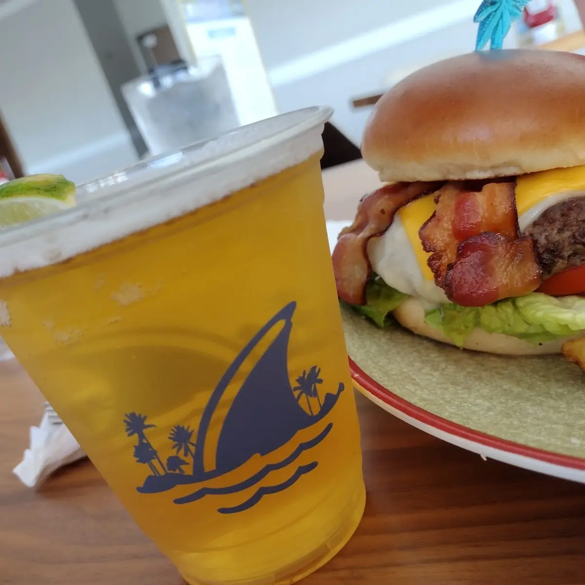 Landshark & Bacon Cheeseburger