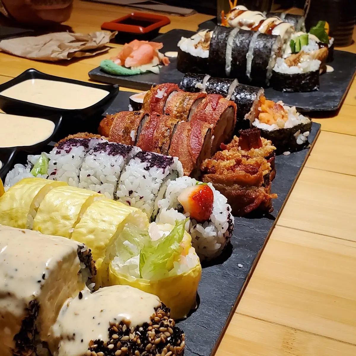 Makis, Sushi World Restaurant