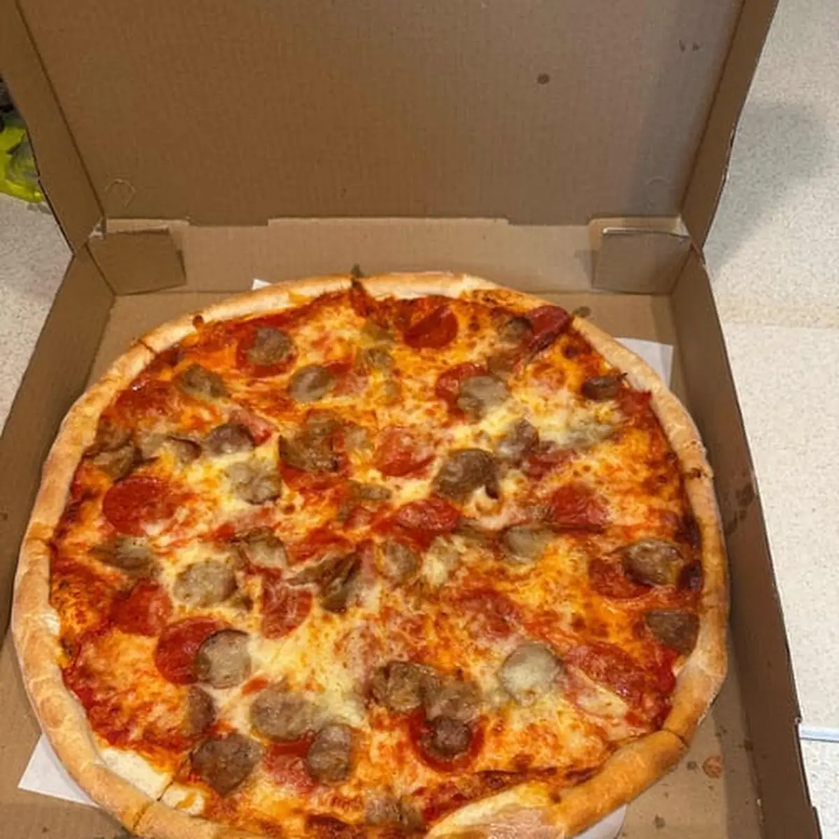 Large Pepperoni Pizza