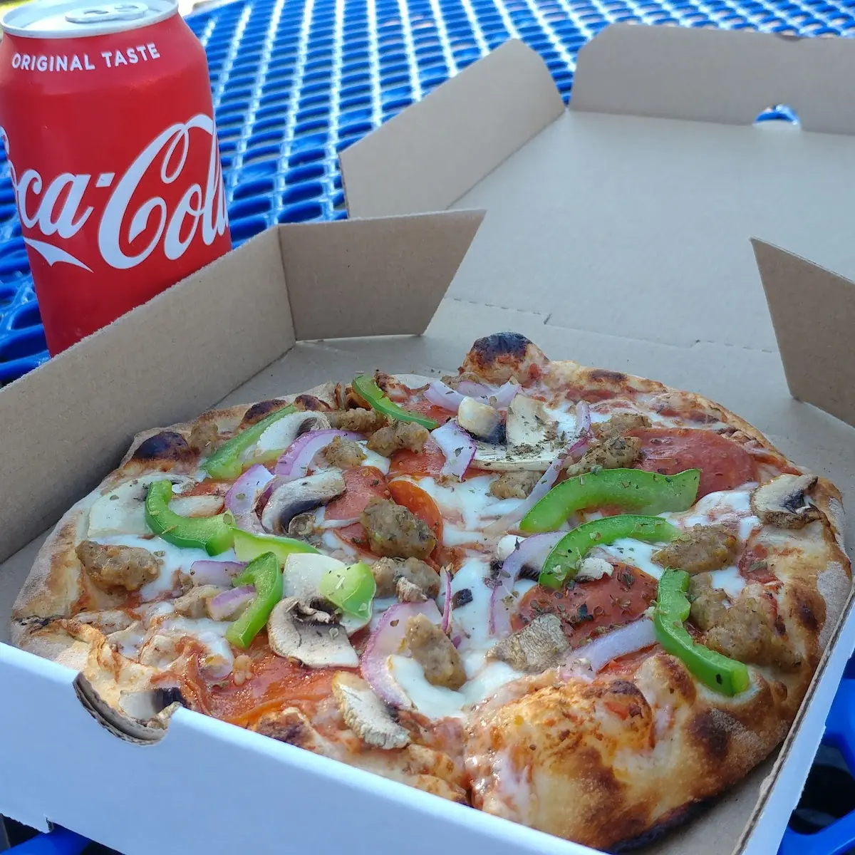 8 Deluxe Pizza