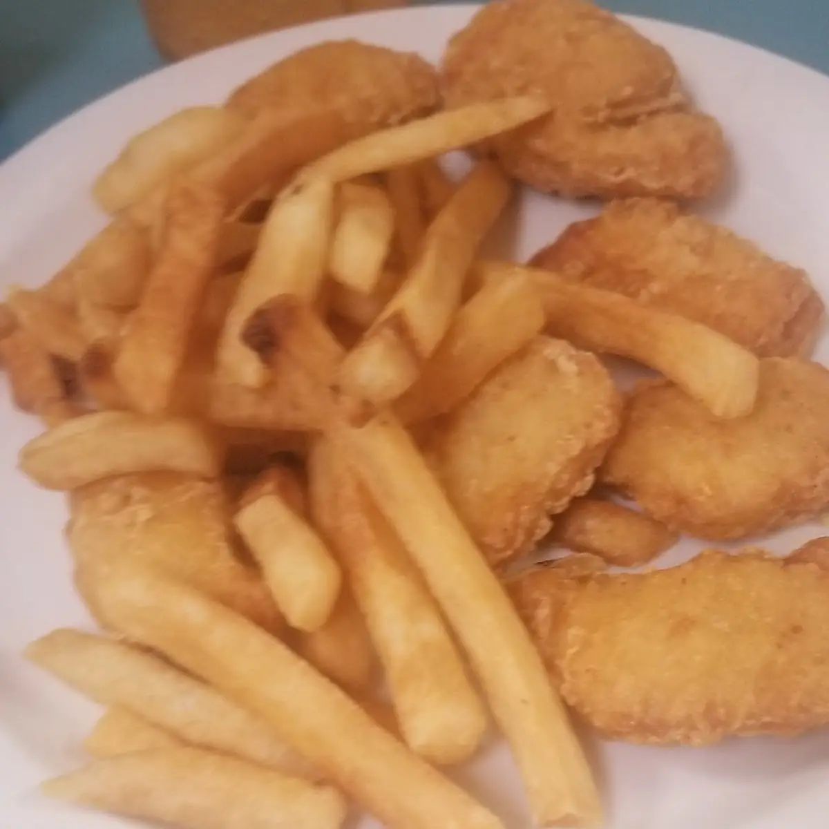 Chicken Nuggets w Fries