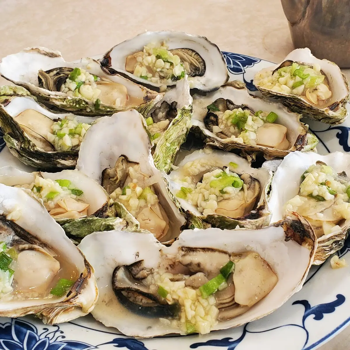 Steamed Oyster w Garlic Sauce