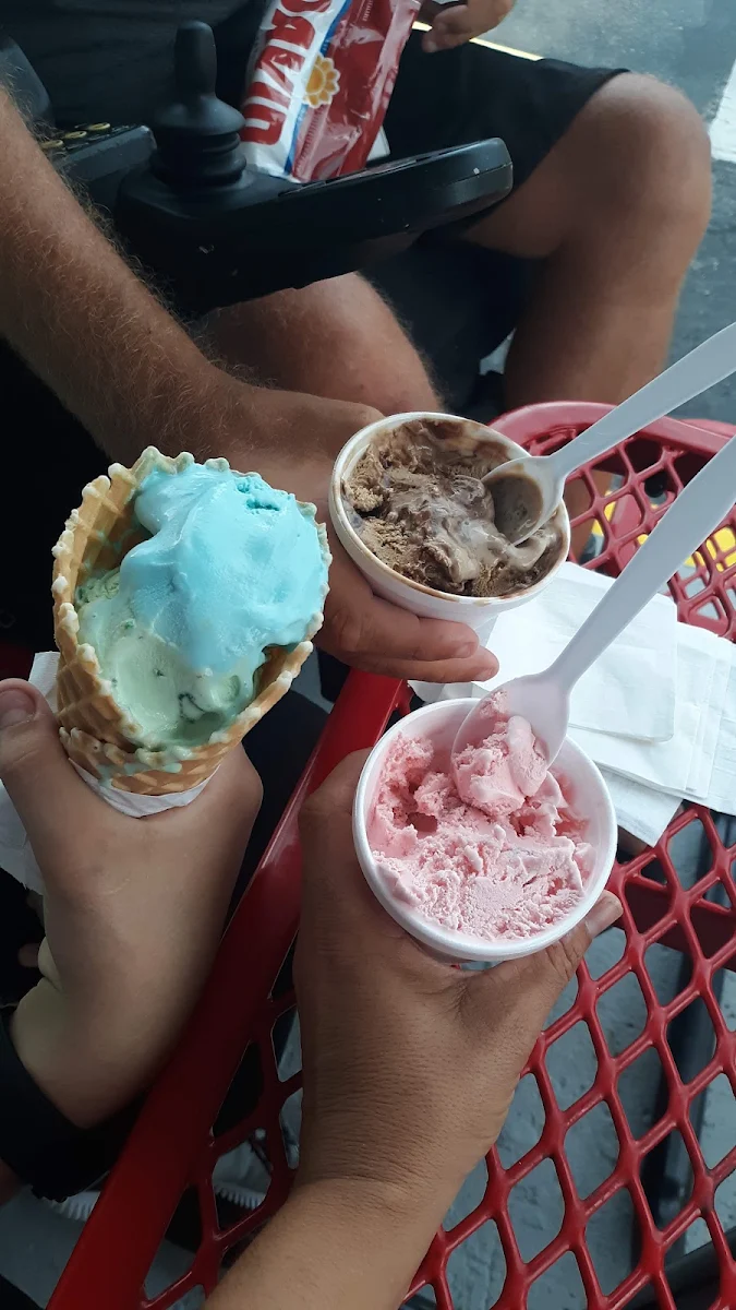 Blue Moon Chocolate Almond Bubble Gum