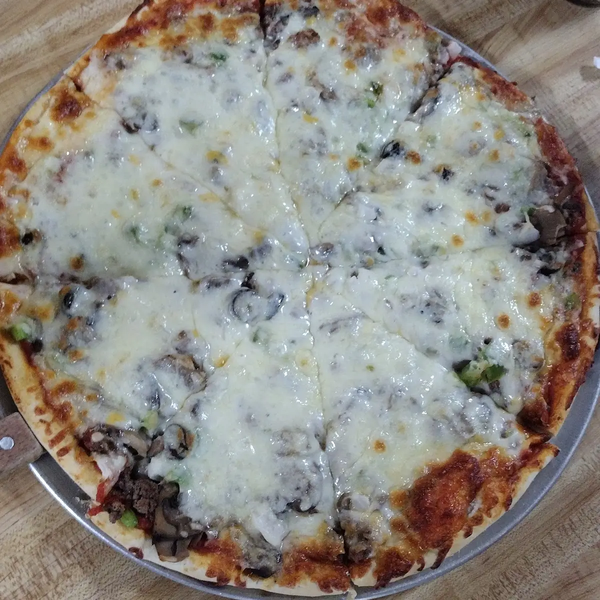 The Buffalo Supreme Pizza