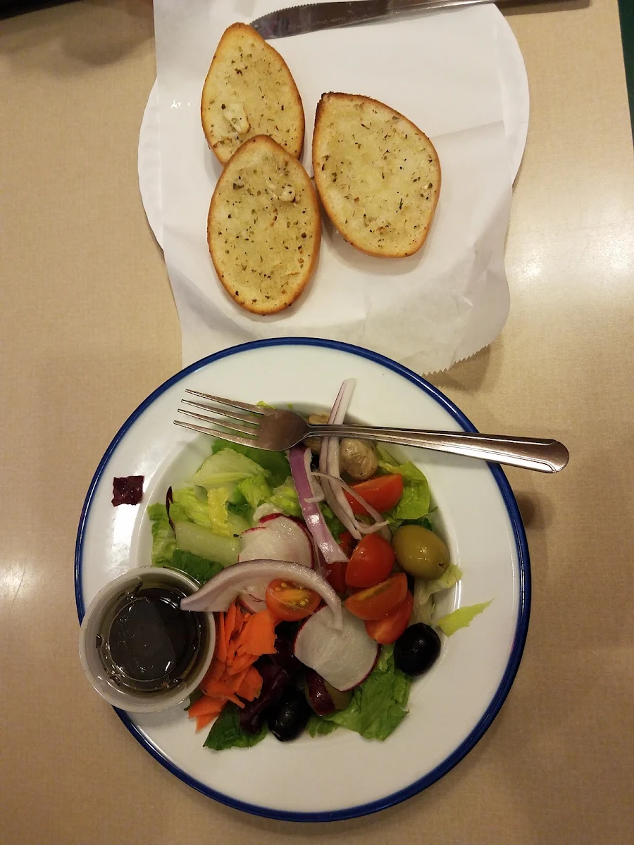 Garden Salad with Garlic Bread
