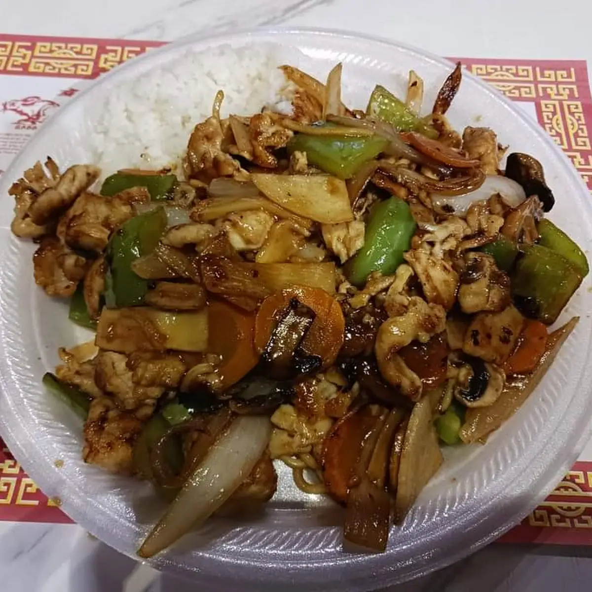 Large Plate with Veggies Chicken & Garlic Sauce