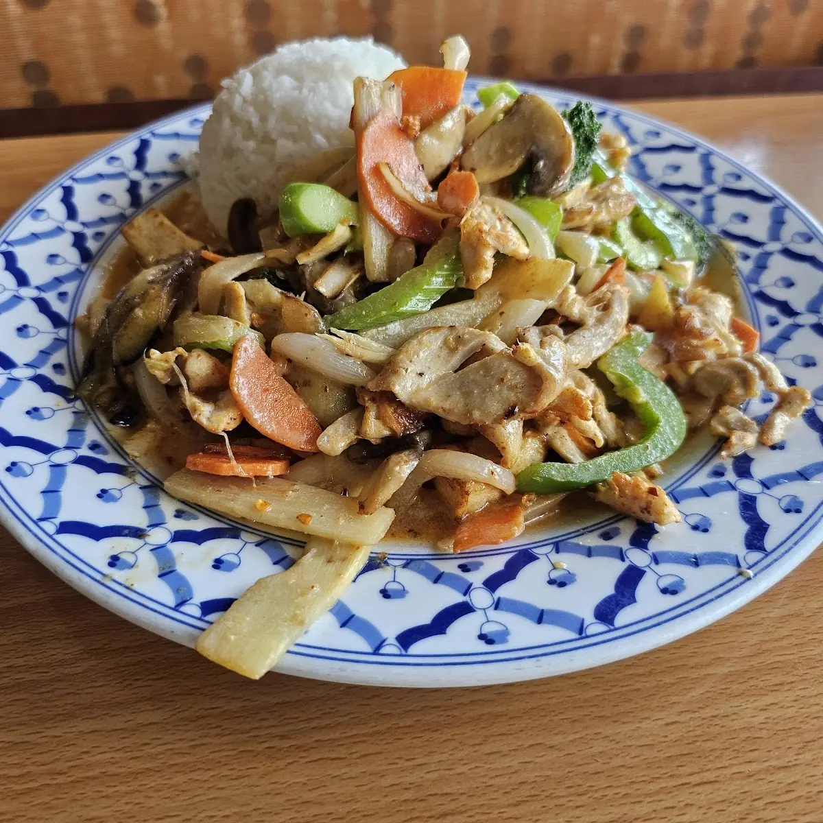 Vegetable Delight Pad Roum Yad No Meat