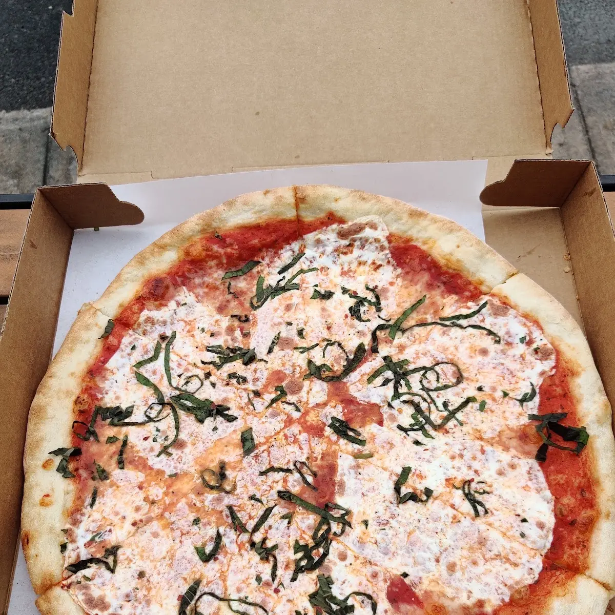 Thin Crust Zesty Margherita Pizza